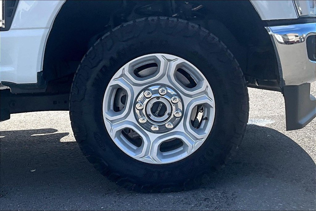 Used 2025 Ford F350 XLT AWD/4WD image 9