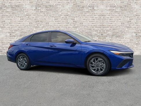 Used 2024 Hyundai Elantra SEL FWD image 1