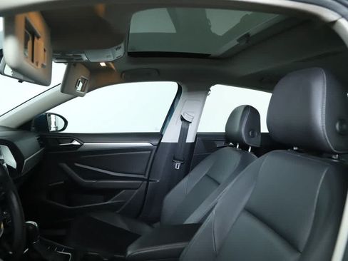 Used 2019 Volkswagen Jetta SE w/ Cold Weather Package FWD image 20