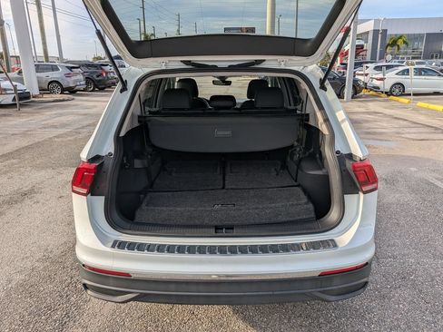 Used 2023 Volkswagen Tiguan SE FWD image 10