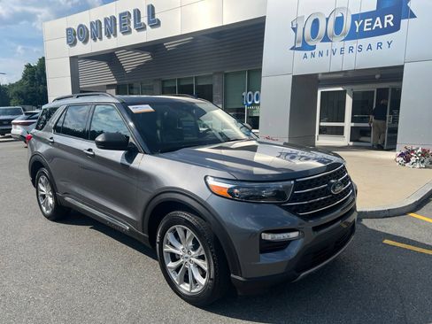 Certified 2024 Ford Explorer XLT w/ Equipment Group 202A AWD/4WD image 1