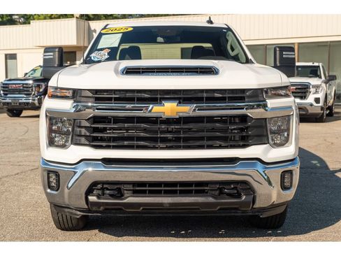 Used 2025 Chevrolet Silverado 2500 LT w/ Convenience Package AWD/4WD image 3