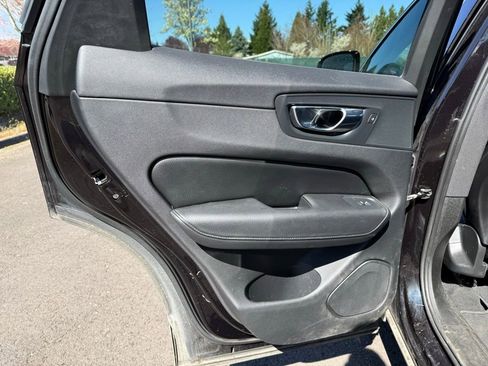 Used 2018 Volvo XC60 T5 Momentum image 20