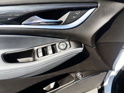 Used 2019 Buick Enclave Essence AWD/4WD image 16