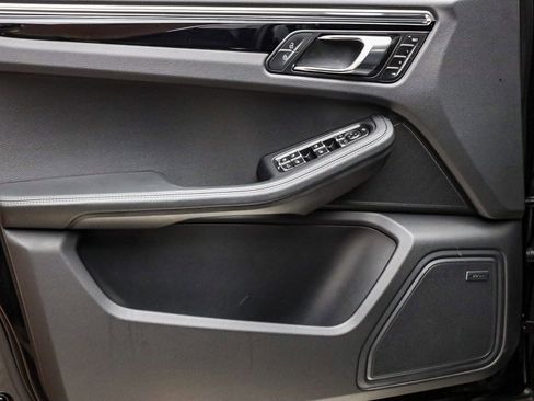 Certified 2025 Porsche Macan Turbo image 24