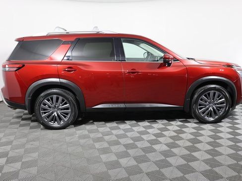 Used 2022 Nissan Pathfinder SL w/ SL Premium Package image 4