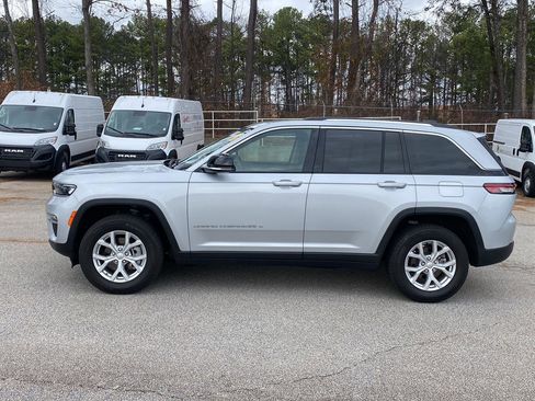 Used 2024 Jeep Grand Cherokee Limited image 8