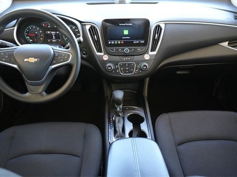 Used 2022 Chevrolet Malibu LT image 2