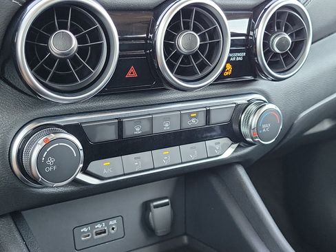 Certified 2023 Nissan Sentra SV image 24