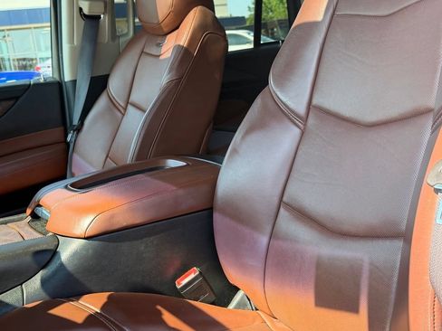Used 2015 Cadillac Escalade Luxury AWD/4WD image 10