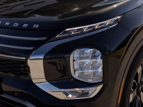 Used 2025 Mitsubishi Outlander SE image 37