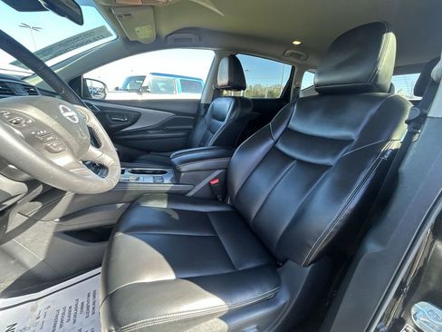 Used 2023 Nissan Murano SV w/ SV Midnight Edition Package image 17