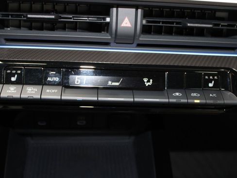 Used 2024 Toyota Prius XLE FWD image 23