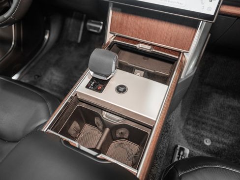 Used 2025 Land Rover Range Rover Long Wheelbase SE image 37