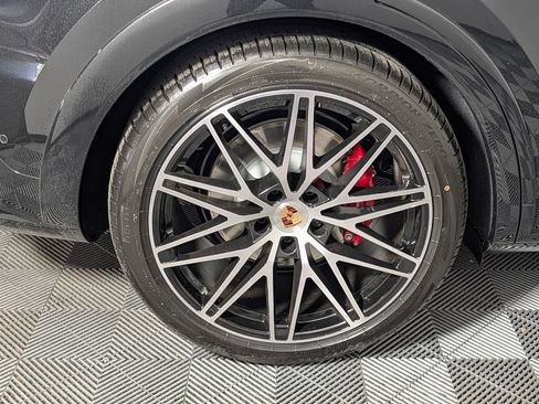 New 2026 Porsche Cayenne GTS AWD/4WD image 13