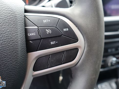 Used 2022 Jeep Cherokee Latitude AWD/4WD image 16