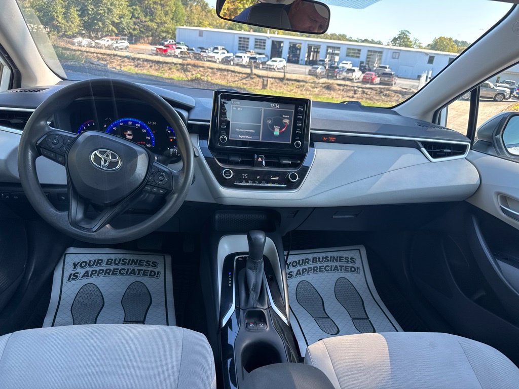 Used 2020 Toyota Corolla LE FWD image 3