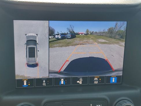 Used 2023 GMC Terrain SLT w/ Infotainment Package II image 25