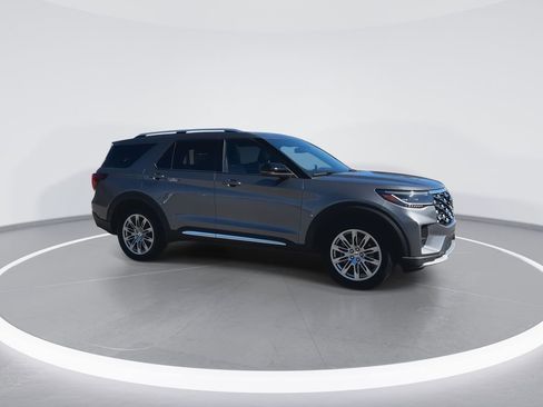 Used 2025 Ford Explorer Platinum RWD image 9