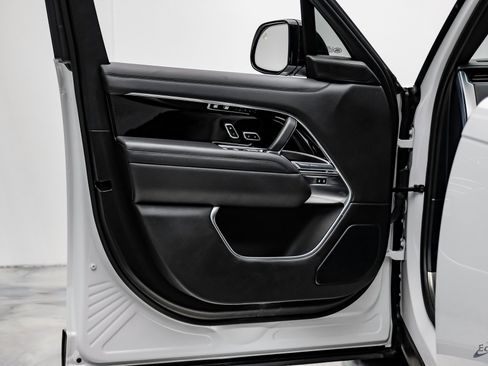 Used 2024 Land Rover Range Rover SE image 69