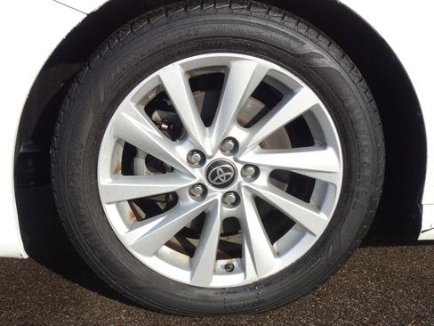 Used 2021 Toyota Camry LE image 26