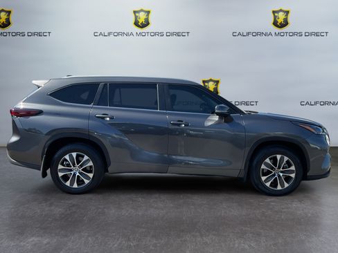 Used 2024 Toyota Highlander XLE FWD image 4