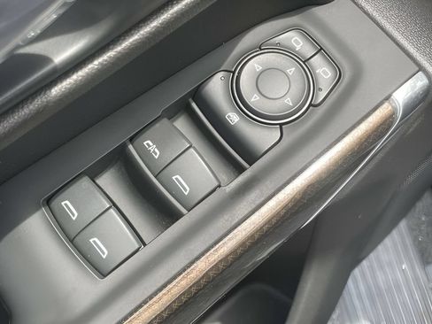 Used 2022 Chevrolet Silverado 1500 RST AWD/4WD image 17