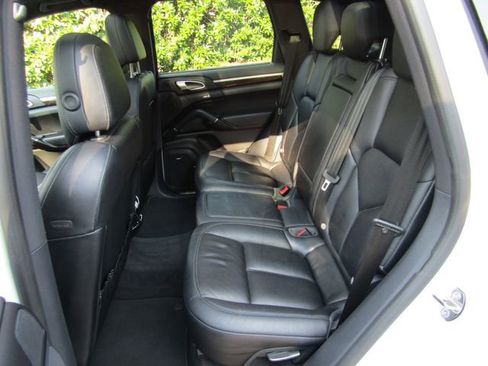 Used 2017 Porsche Cayenne S Platinum image 14