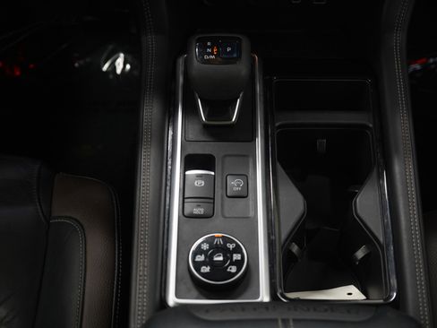 Used 2022 Nissan Pathfinder Platinum image 17