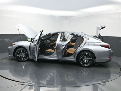 Used 2024 Lexus ES 350 w/ Premium Package image 39