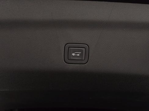 Used 2023 Chevrolet Suburban RST image 32