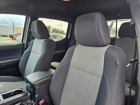 Used 2021 Toyota Tacoma TRD Off-Road AWD/4WD image 20
