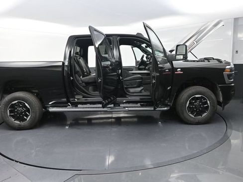 New 2026 RAM 2500 Laramie AWD/4WD image 37