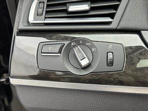 Used 2011 BMW 750i image 23