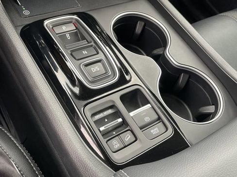 Certified 2025 Honda Pilot Touring image 21