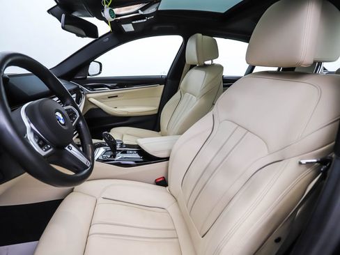 Used 2020 BMW M550i xDrive w/ Executive Package image 11