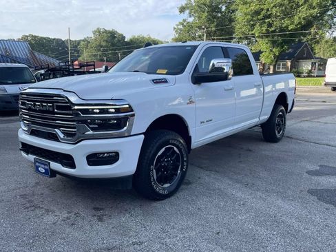 Used 2026 RAM 2500 Laramie AWD/4WD image 11