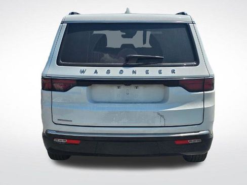 Used 2023 Jeep Wagoneer 4WD image 8