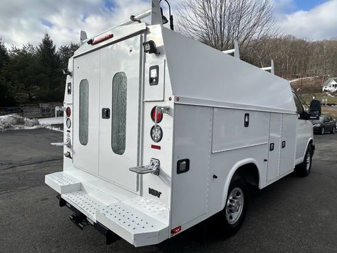 Used 2015 Chevrolet Express 3500 image 8