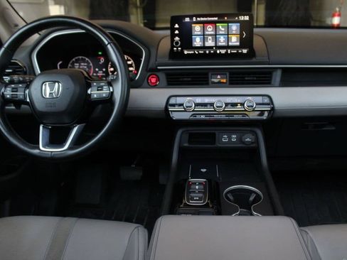 Used 2024 Honda Pilot Touring image 19