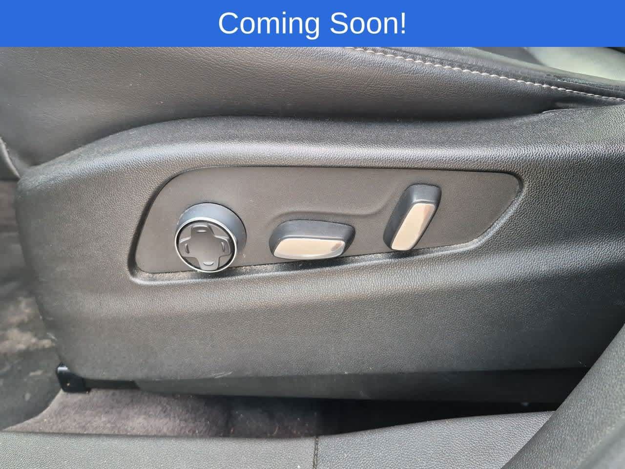 Used 2024 Cadillac XT4 Premium Luxury w/ Cold Weather Package AWD/4WD image 17