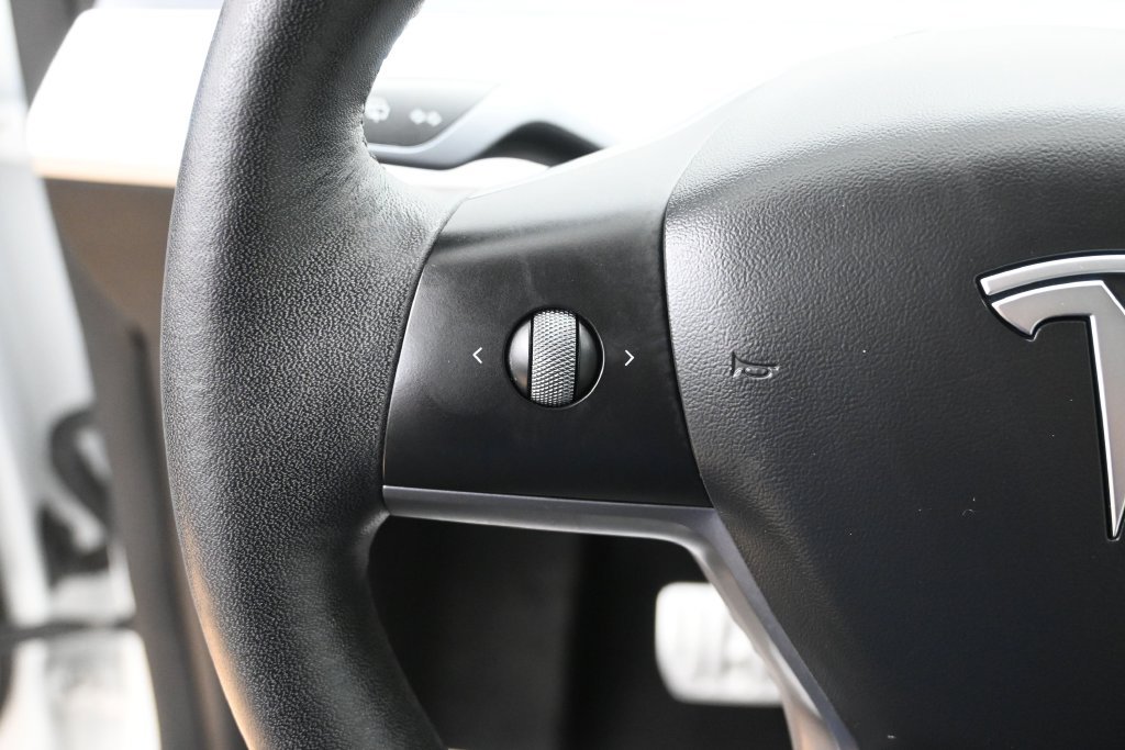 Used 2022 Tesla Model Y Performance AWD/4WD image 10