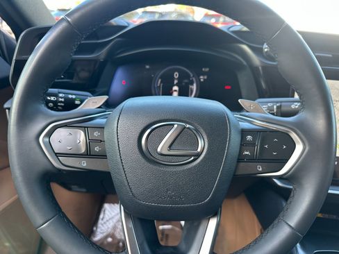 Used 2023 Lexus RZ 450e Premium image 26