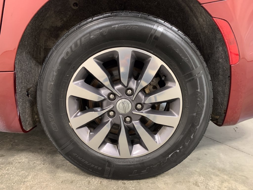 Used 2019 Chrysler Pacifica Touring-L Plus FWD image 4