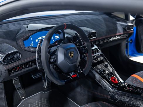 Used 2018 Lamborghini Huracan Performante AWD/4WD image 38