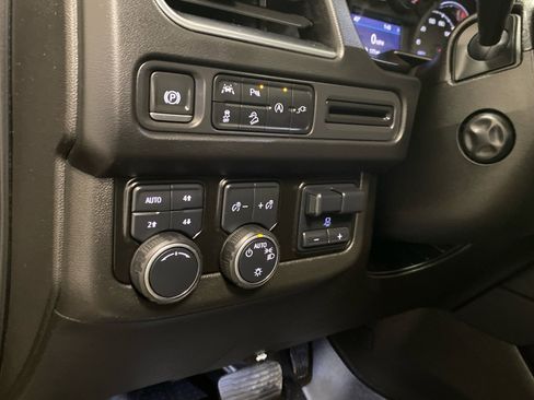 Used 2021 Chevrolet Tahoe Z71 w/ Z71 Signature Package image 18