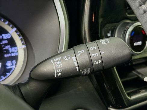 Used 2022 Toyota Highlander XLE image 6