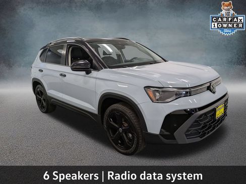 Used 2025 Volkswagen Taos SE AWD/4WD image 3