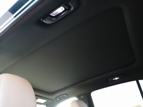 Used 2024 Cadillac XT4 Luxury w/ Cold Weather Package image 20