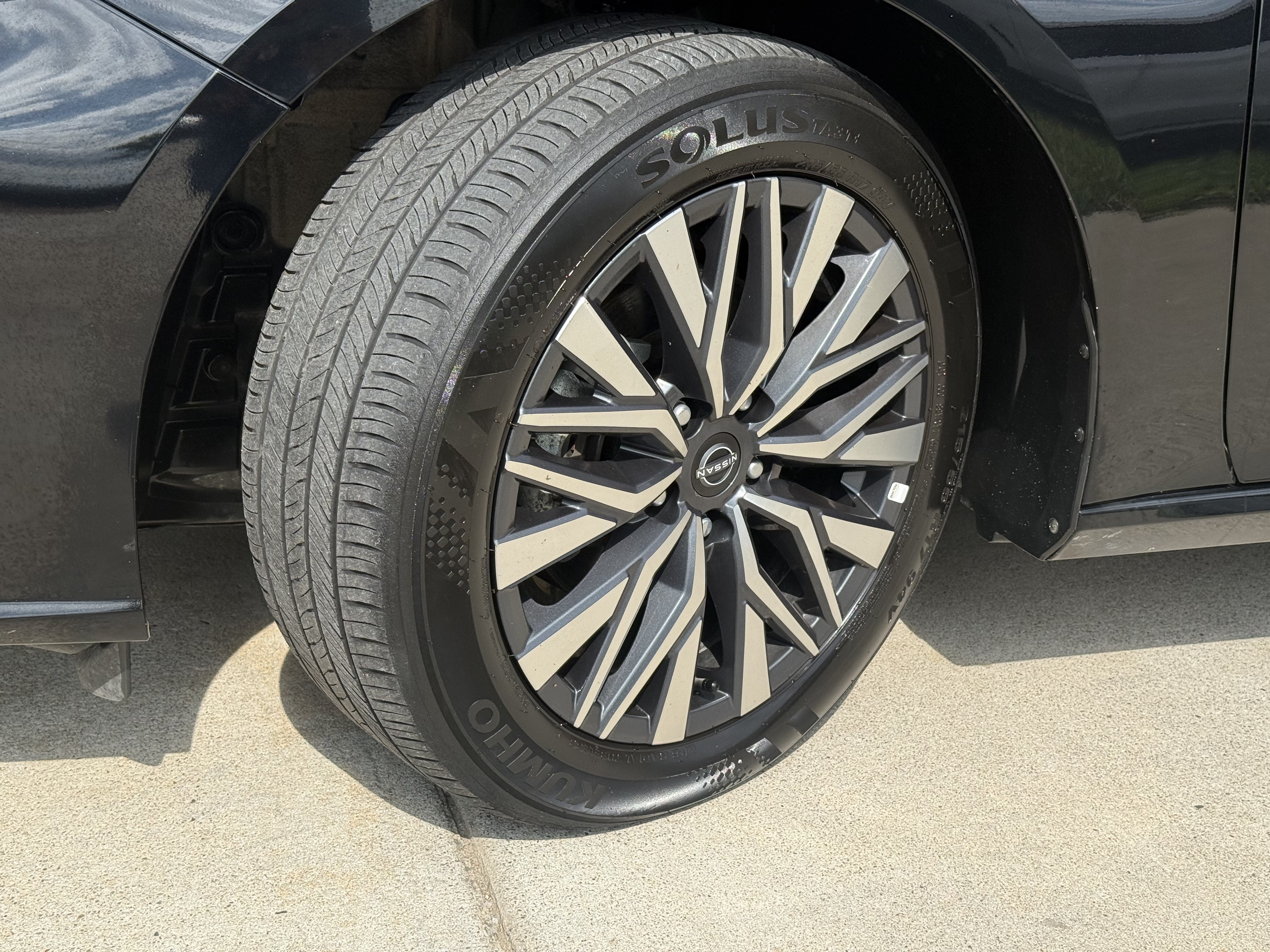 Used 2025 Nissan Altima 2.5 SV FWD image 19